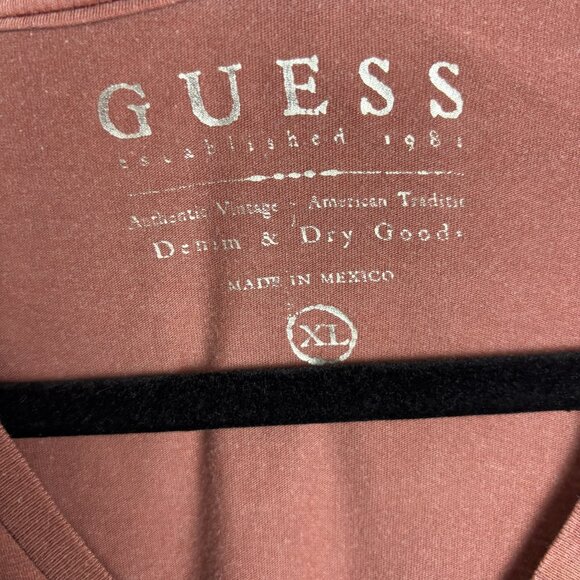 Guess XL Men Red Cotton V Neck Short Sleeve Triangle Abstract Graphic T Shirt - Picture 3 of 9